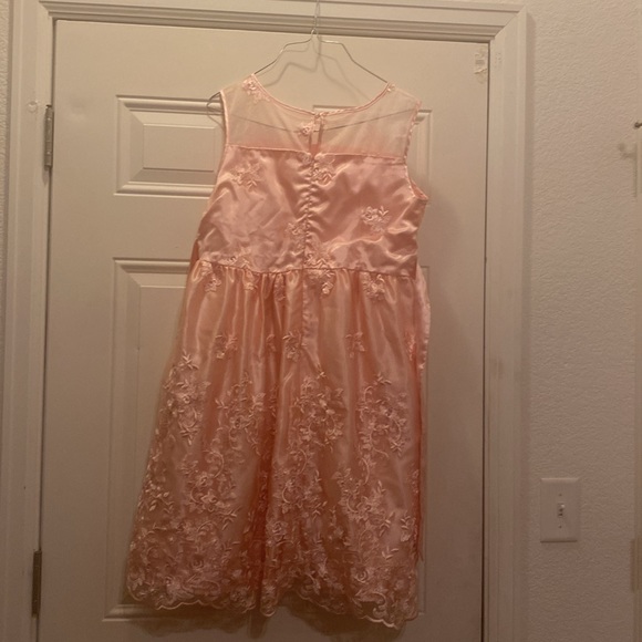 Girls dress - Picture 2 of 2